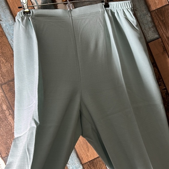 Draper’s & Damons mint slacks with pockets - Picture 7 of 14